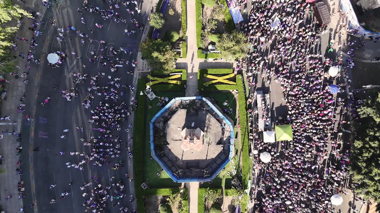 rally del día internacional de la mujer en el paseo de la reforma, cdmx, méxico
