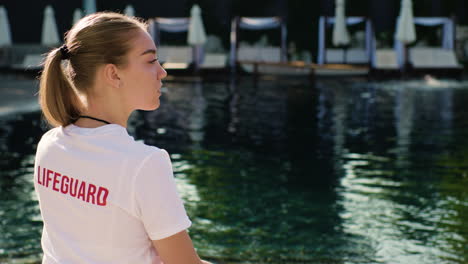 Lifeguard-looking-around-the-swimming-pool