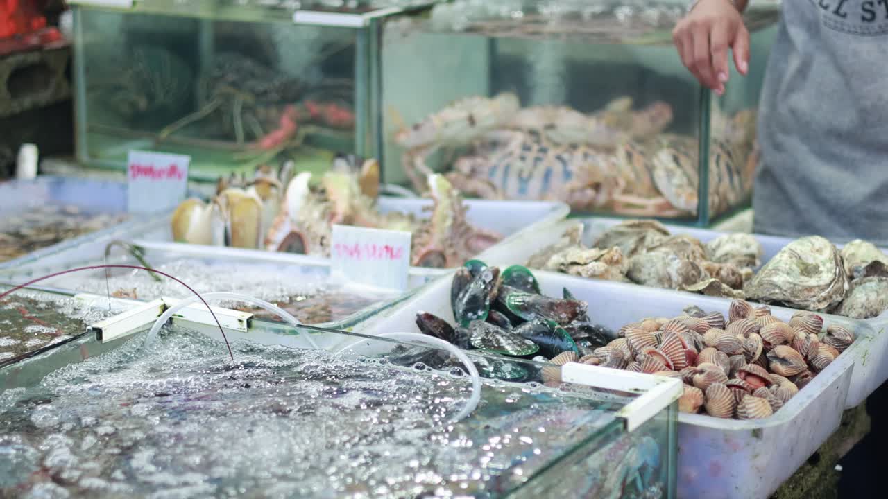 시장 에서 신선 한 해산물 전시