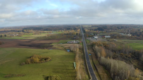 Nationalstraße-Im-Baltikum---Nordeuropa