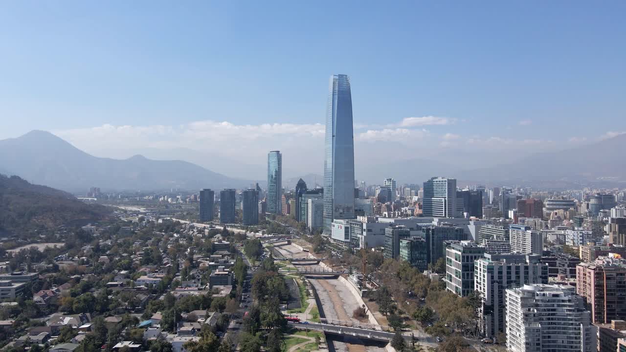 Volo su Santiago del Cile, Costanera Center.