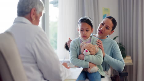 Arzt,-Mutter-Und-Tochter-In-Gesundheit