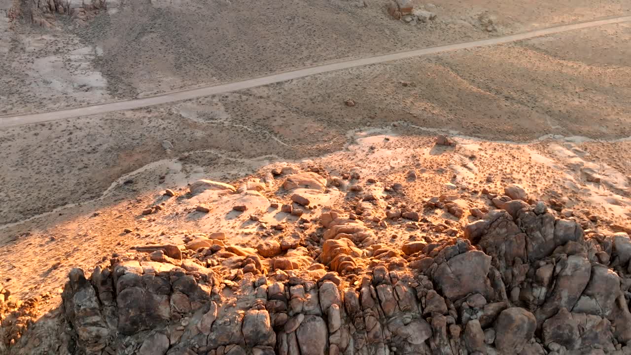 luz matutina en las rocas de las colinas de alabama, california