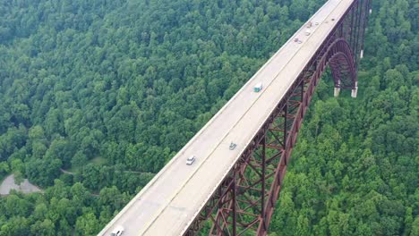 El-Nuevo-Puente-De-La-Garganta-Del-Río