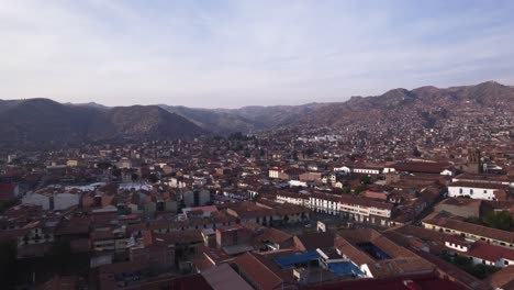 Drone-Volando-Sobre-La-Ciudad-De-Cusco