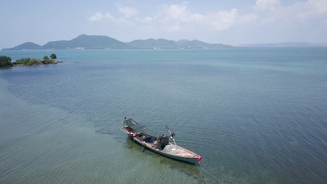 바다에 있는 배