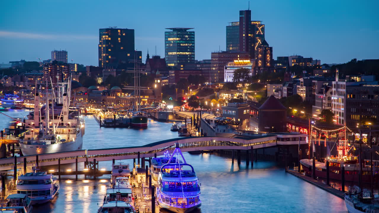 el horizonte del puerto deportivo de hamburgo por la noche