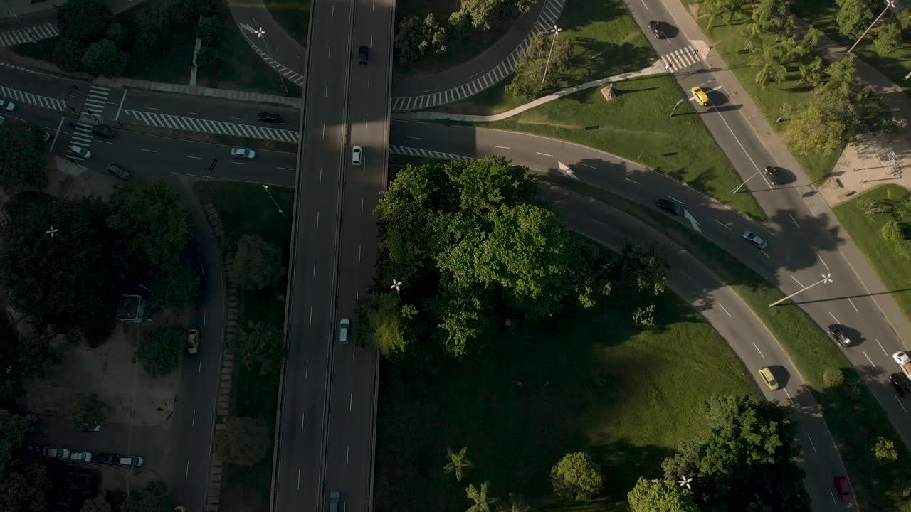 위에서 본 리우데자네이루 고속도로 교차로