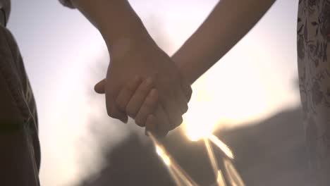 Lovers-hold-hands-at-sunset-in-Rome-city