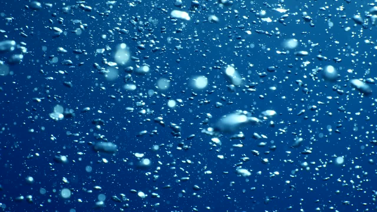 하늘과 표면에 가까운 수중 바다 풍경 태양 광선과 공기 거품 느리게 편안한 바다 배경