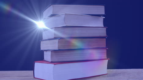 animación de luz brillante sobre una pila de libros sobre un fondo azul