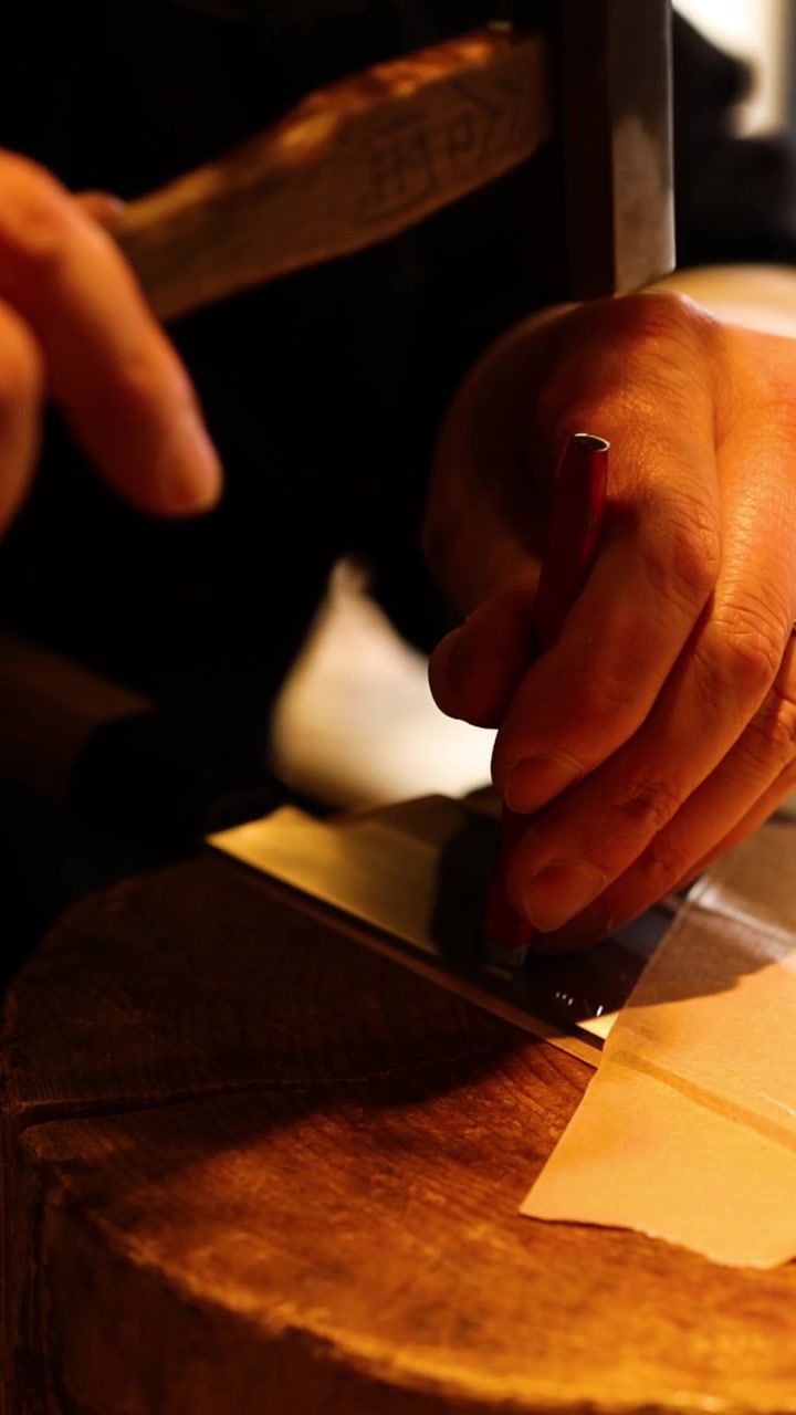 Sharpening a knife with a hammer and tool