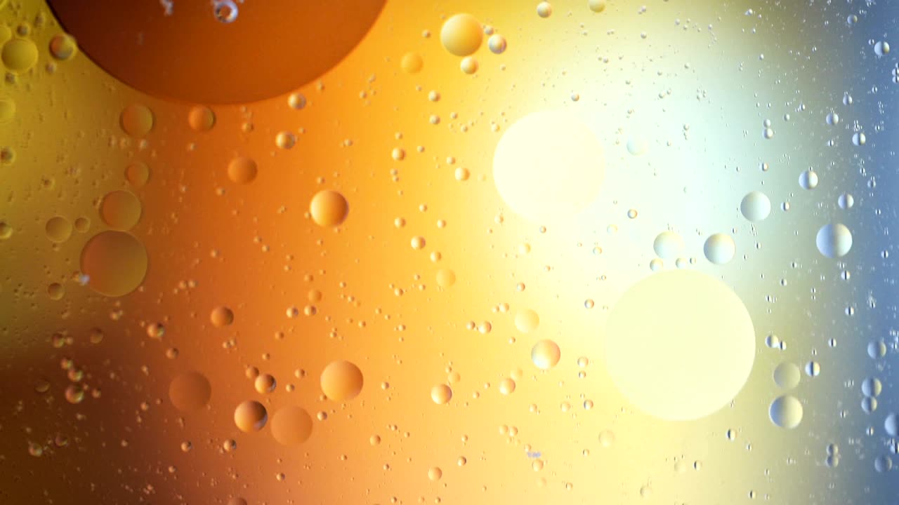 다채로운 거품의 환상적인 구조, 혼란스러운 움직임, 추상적인 다채로운 페인트,  뷰, 액체에 있는 거품의 움직임, 기름 표면, 다채로운 배경, 매크로.