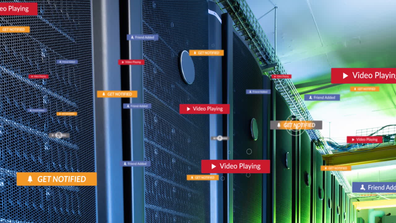 animación de iconos de redes sociales flotando contra la sala del servidor de la computadora