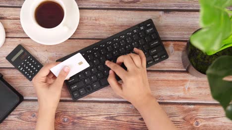compras en línea y pago con tarjeta de crédito