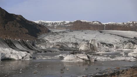 A-Principios-De-Primavera-Al-Pie-Del-Glaciar-Solheimajokull.