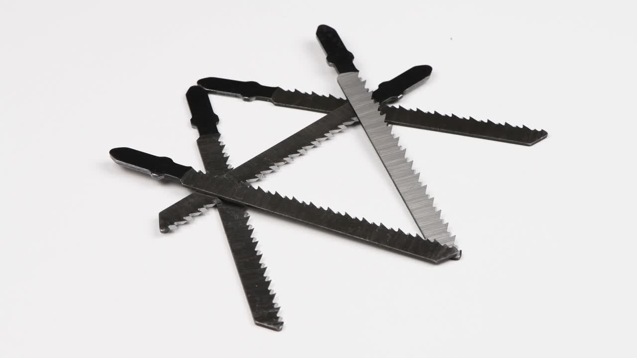 색에 고립 된 전기 자물 파일: 금속, 목재 및 플라스틱을 절단하기위한 파일; 측면 뷰; 루프 모션; 회전 360.