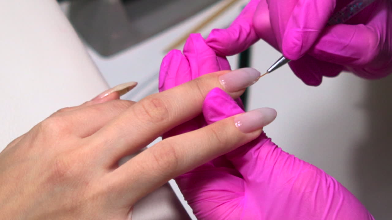 Aplicando esmalte