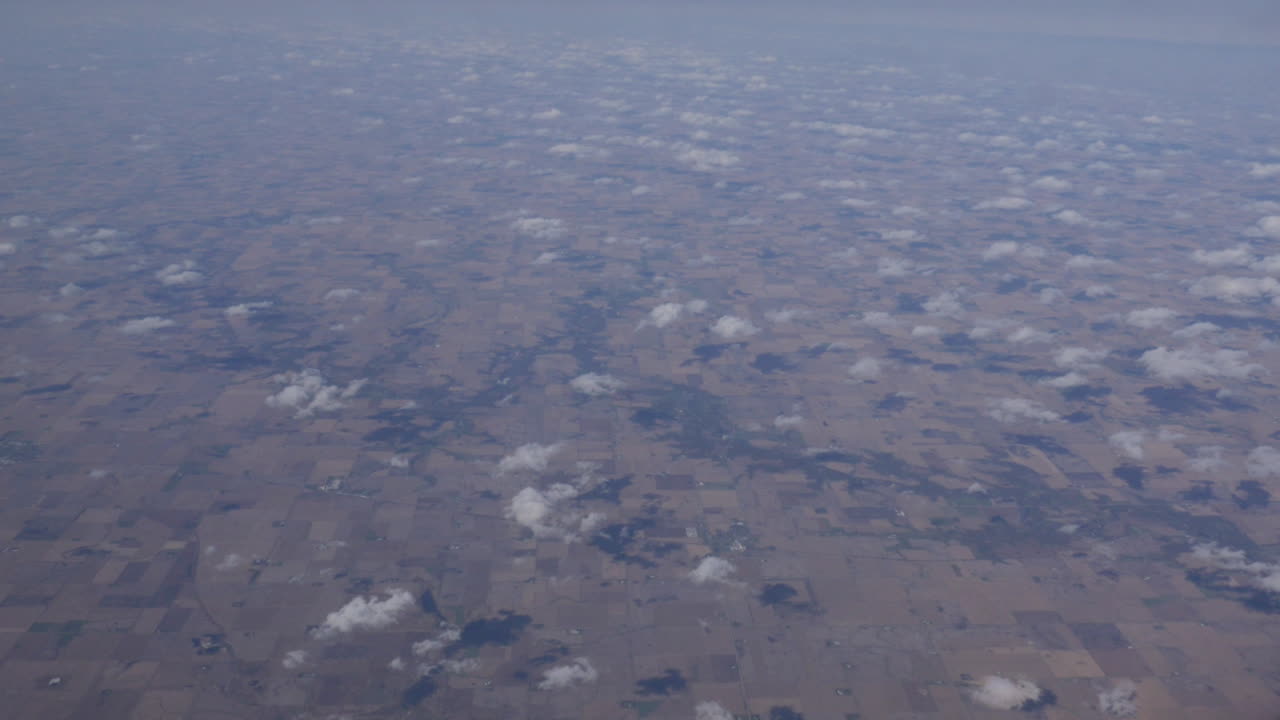 비행기 창 4k 밖으로 구름 위의 미국의 항공 보기