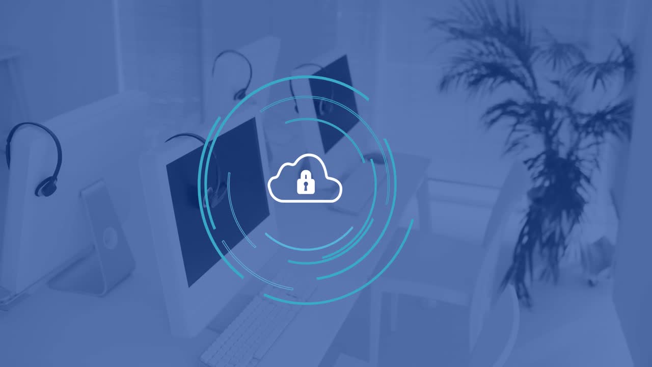 animación del icono de la nube y el alcance sobre las computadoras en la oficina