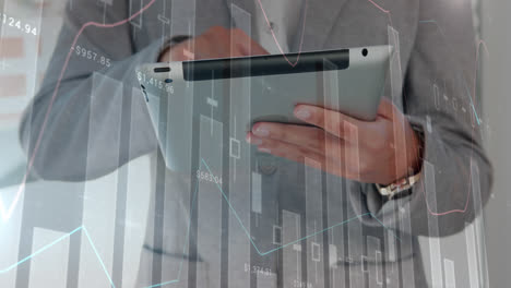 animación del procesamiento de datos estadísticos en la sección media del empresario que utiliza la tableta en la oficina