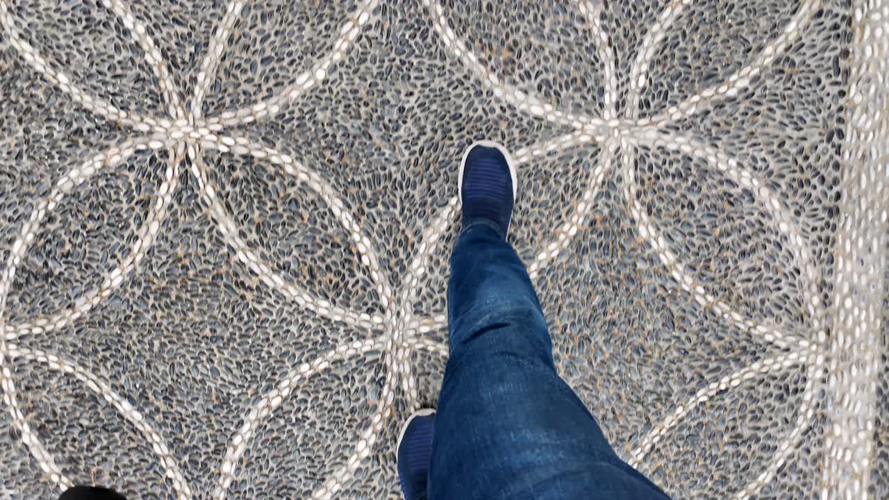 Footwear and flooring with artistic pattern