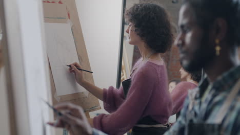 art class students drawing