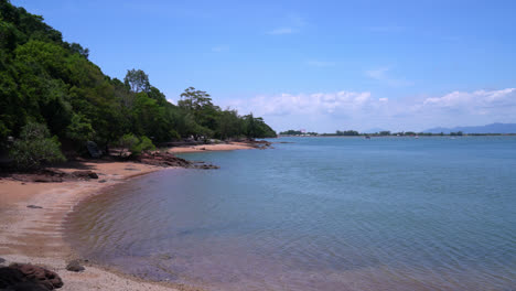 La-Costa-Rosa-Con-Playa-De-Mar-En-Chanthaburi,-Tailandia-4