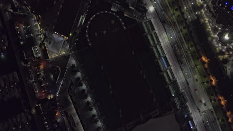 san diego california antena v111 vista cinematográfica vertical de arriba hacia abajo, drone sobrevuelo embarcadero marina capturando el paisaje urbano nocturno iluminado del centro desde arriba - filmado con cine mavic 3 - septiembre de 2022