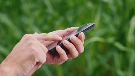 The-hand-of-a-farmer-with-a-smartphone