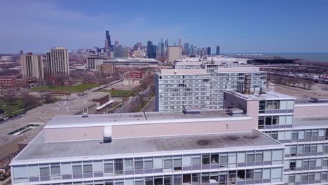 Antena-Alrededor-De-Bloques-De-Apartamentos-En-Los-Suburbios-Del-Sur-De-Chicago-1