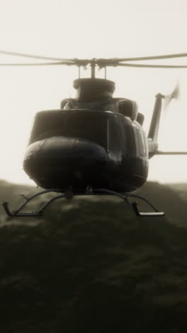 helicóptero militar de los estados unidos en vietnam.