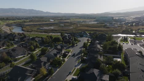 Suburban-community-along-the-Jordan-River-in-Lehi,-Utah---push-in-aerial