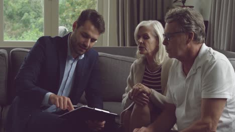 Seniorenpaar-Und-Finanzberater