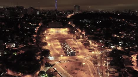 Paisaje-Aéreo-Nocturno-De-Paisajes-Deportivos-En-La-Ciudad-De-Sao-Paulo,-Brasil