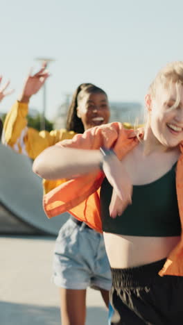 Women,-hip-hop-group-and-dancing-in-park