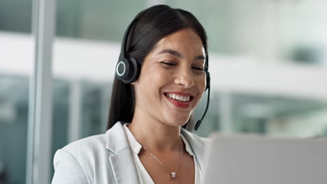 mujer de negocios en una llamada de video