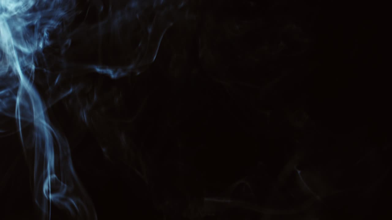 sfondio nero a 4k di particelle, polvere e fumo in movimento