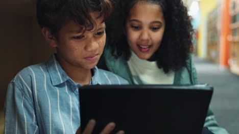 kids using tablet in library