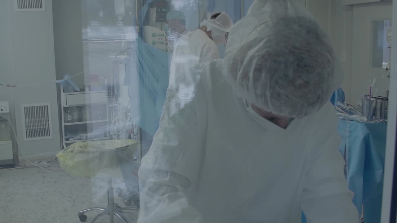 Personale medico durante l'intervento.
