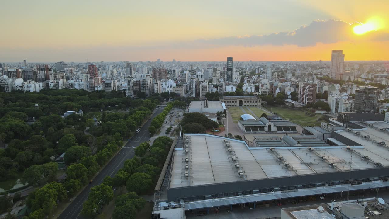 buenos aires drone view orbitando la rural exposition center horizonte urbano paisaje urbano al atardecer