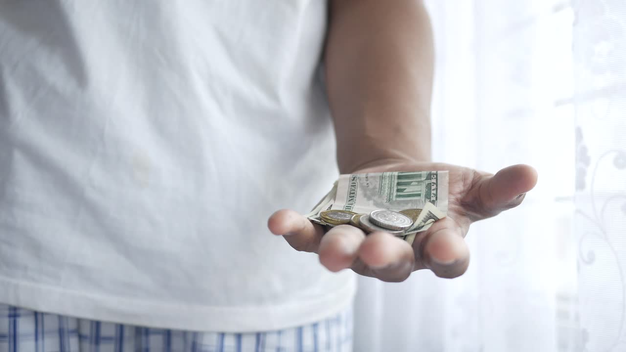 돈을 가지고 있는 사람