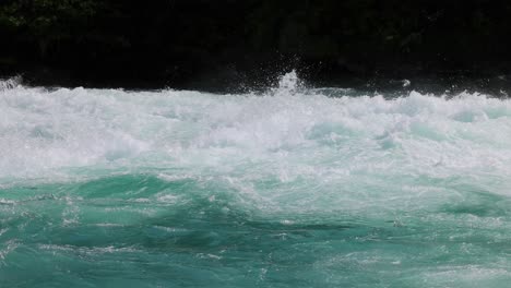 Gebirgsfluss-Schöne-Natur-Norwegen-Natürliche-Landschaft.-Der-Lovatnet-See-(auch-Loenvatnet)-Ist-Ein-See-In-Der-Gemeinde-Stryn-Im-Kreis-Vestland,-Norwegen.