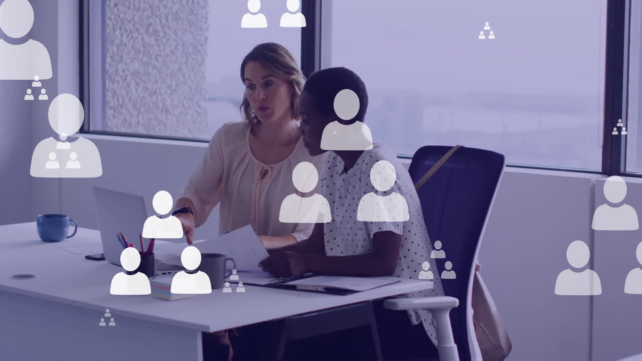 animación de la red de personas iconos sobre diversas personas de negocios en la oficina