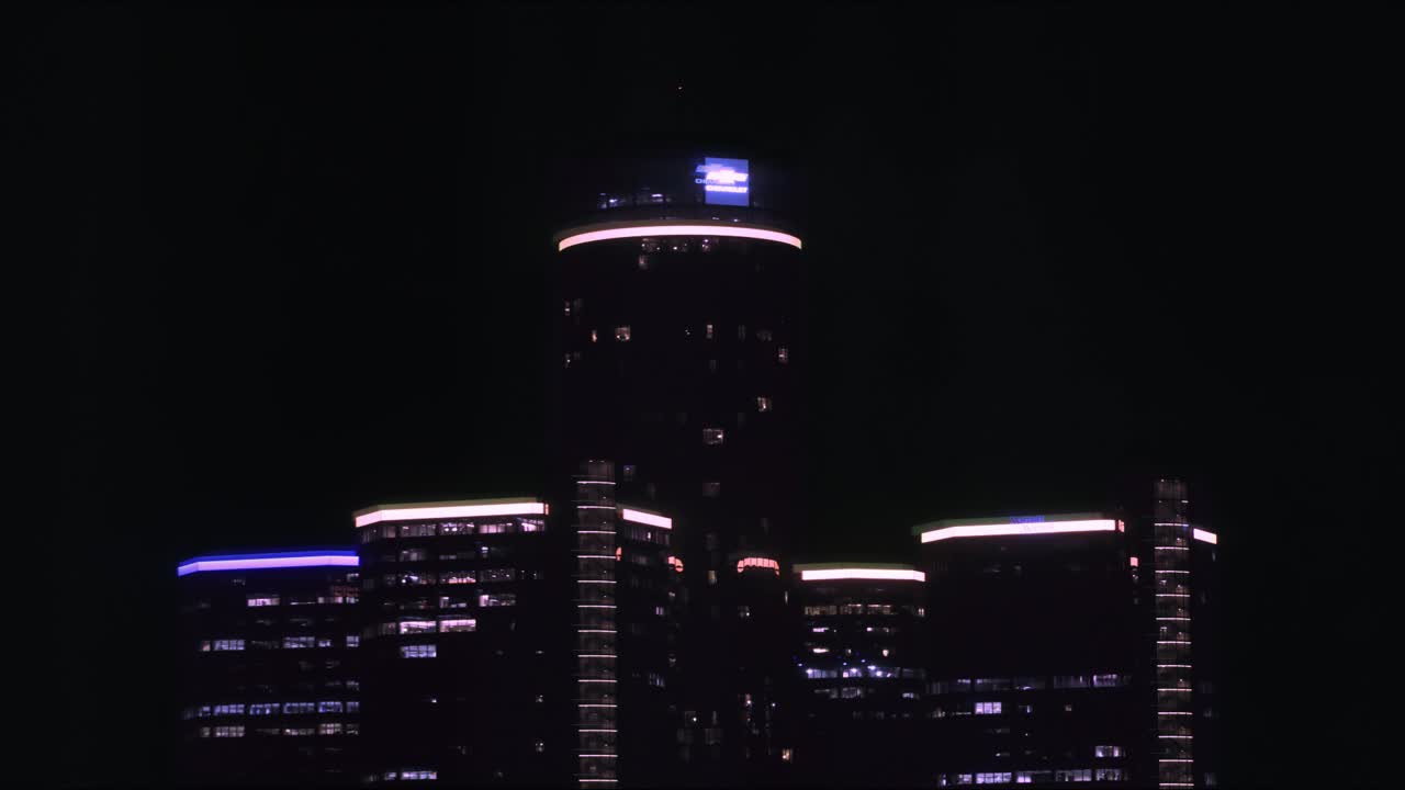 timelapse del centro de detroit que muestra el ajetreo y el bullicio del paisaje urbano