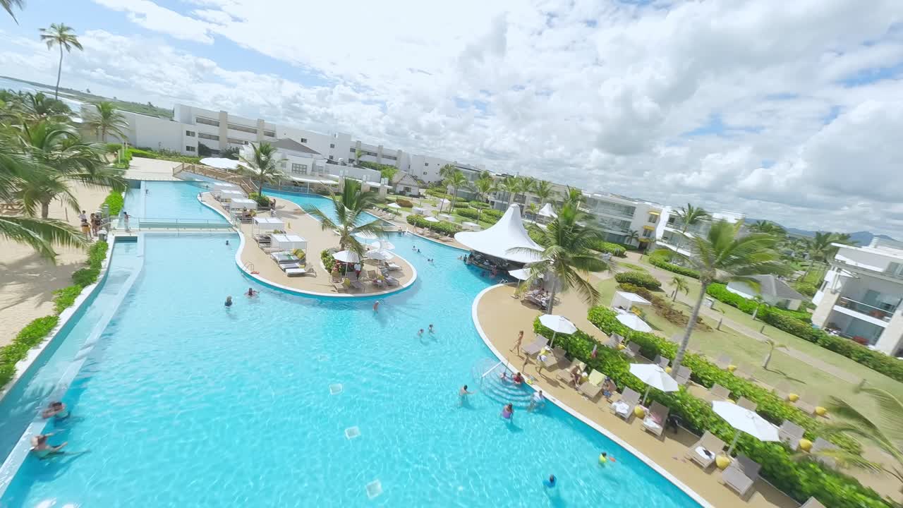 hermosa piscina de lujo nickelodeon resort resort en punta cana en la república dominicana