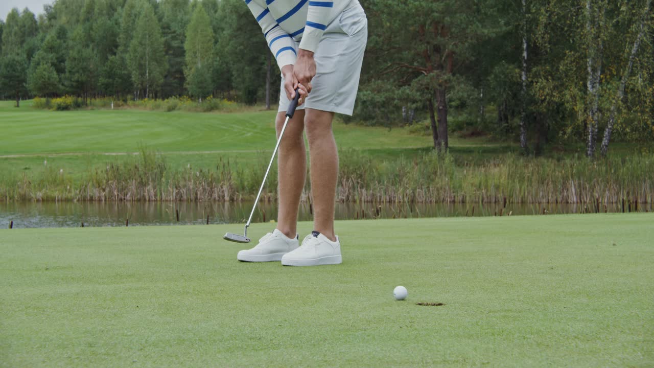 골프를 하는 남자