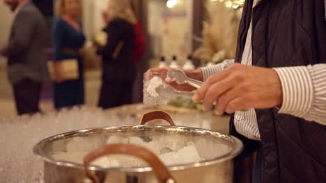 Bartender-prepare-a-cocktail-in-a-crystal-glass-with-ice