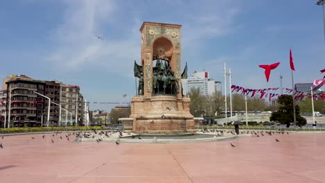 taksim, istanbul shopping area during covid curfew,oe01