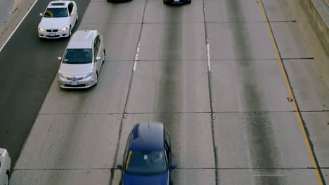 tráfico en la autopista en los ángeles